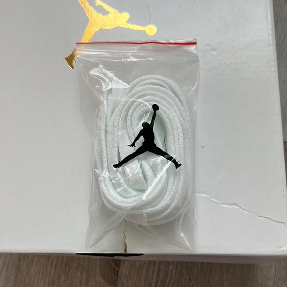 Wmns Air Jordan 1 Low SE ‘Barley Green’ - Picture 4 of 6